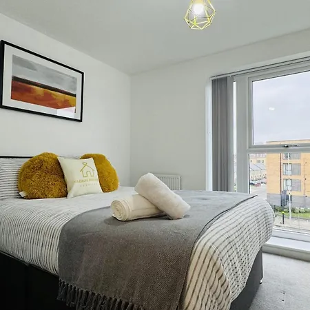 Luxury 2 Bed 2 Bath- City Centre - Netflix - Wifi - On-street Parking Birmingham