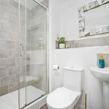 Apartment Luxury 2 Bed 2 Bath- City Centre - Netflix - Wifi - On-street Parking *